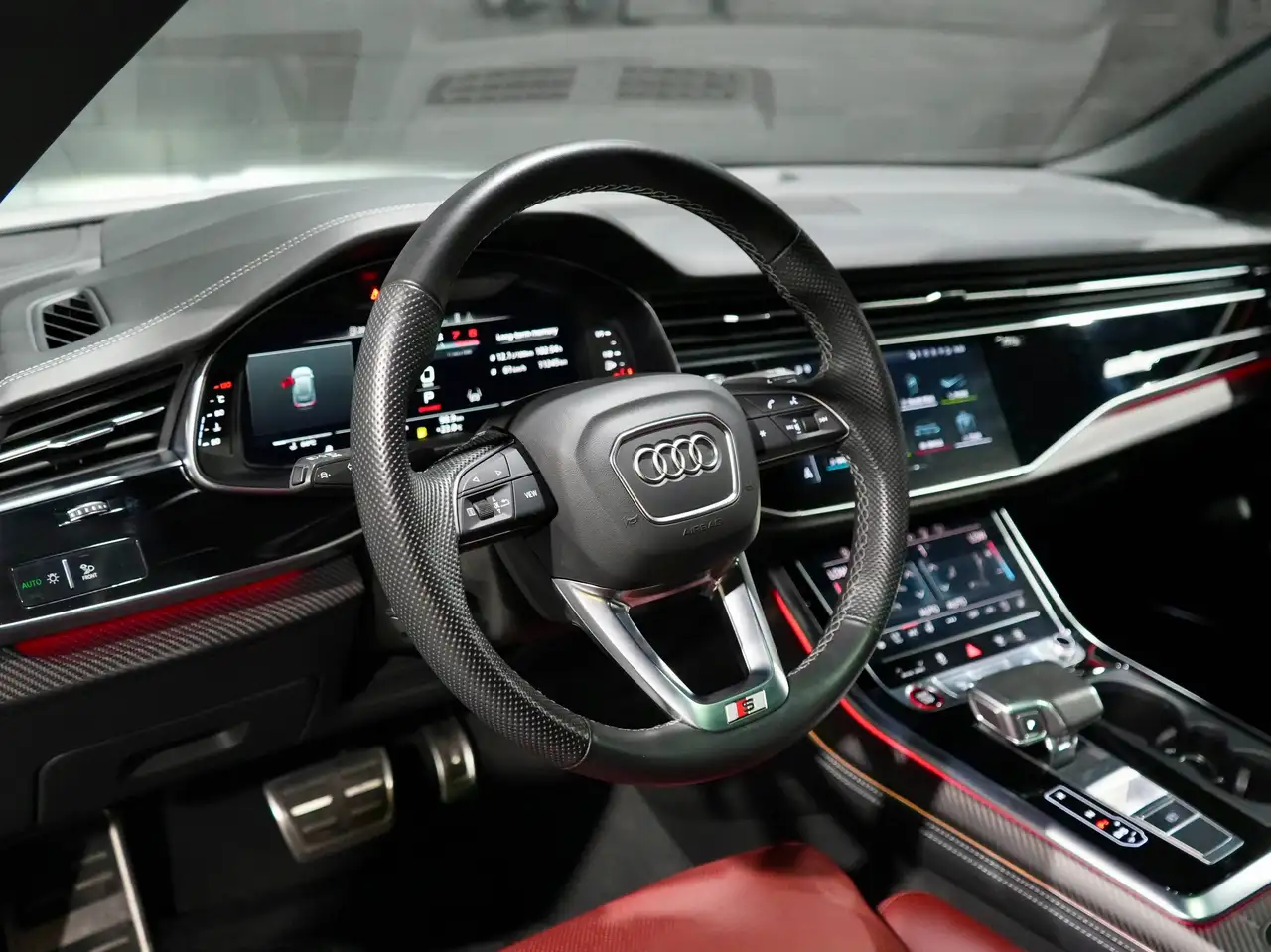 Audi SQ8 - Image 36