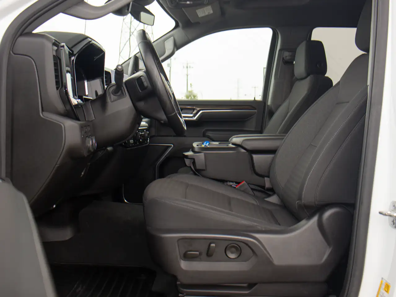 Chevrolet Silverado 1500 - Image 16
