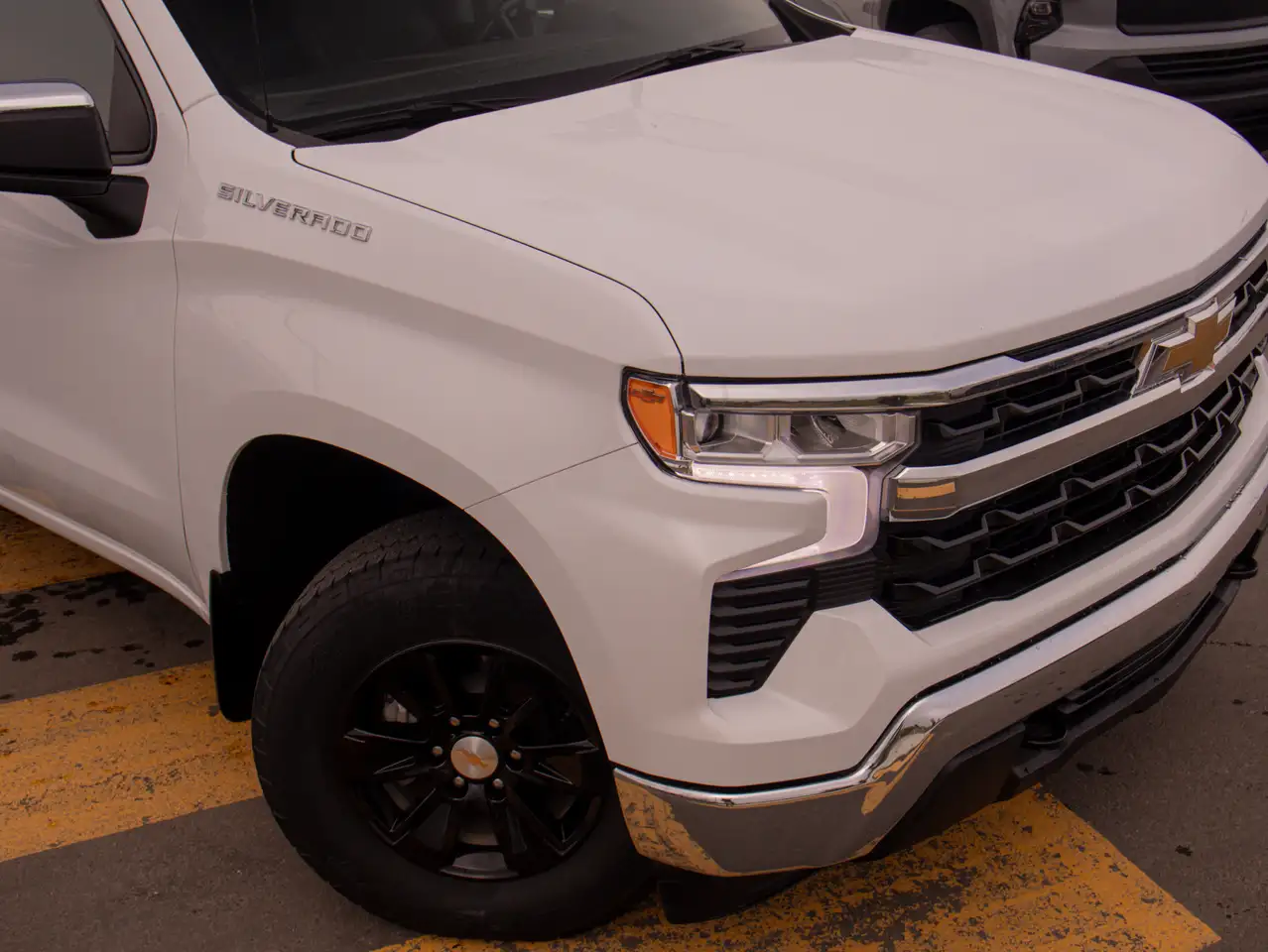 Chevrolet Silverado 1500 - Image 14