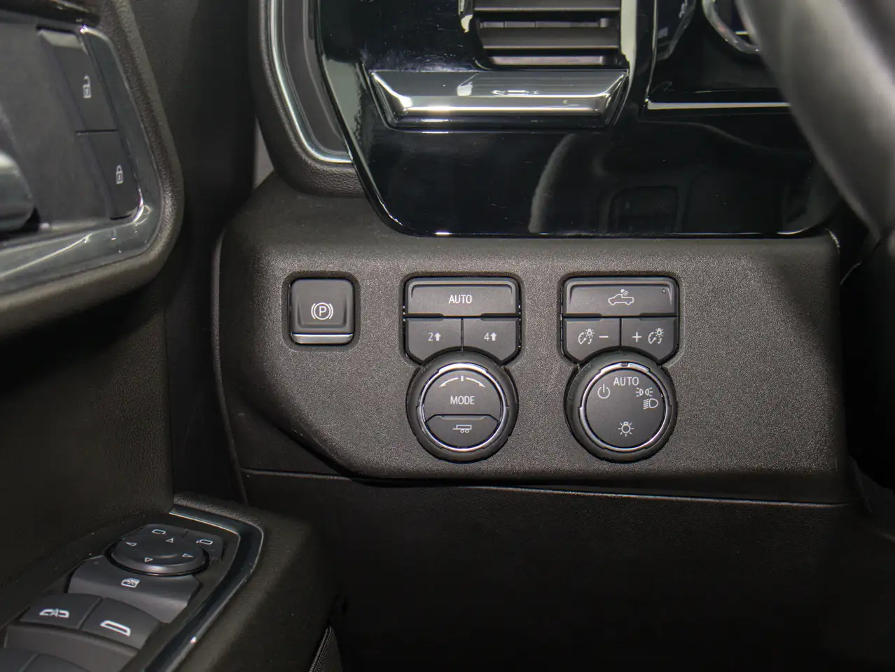 Chevrolet Silverado 1500 - Image 19