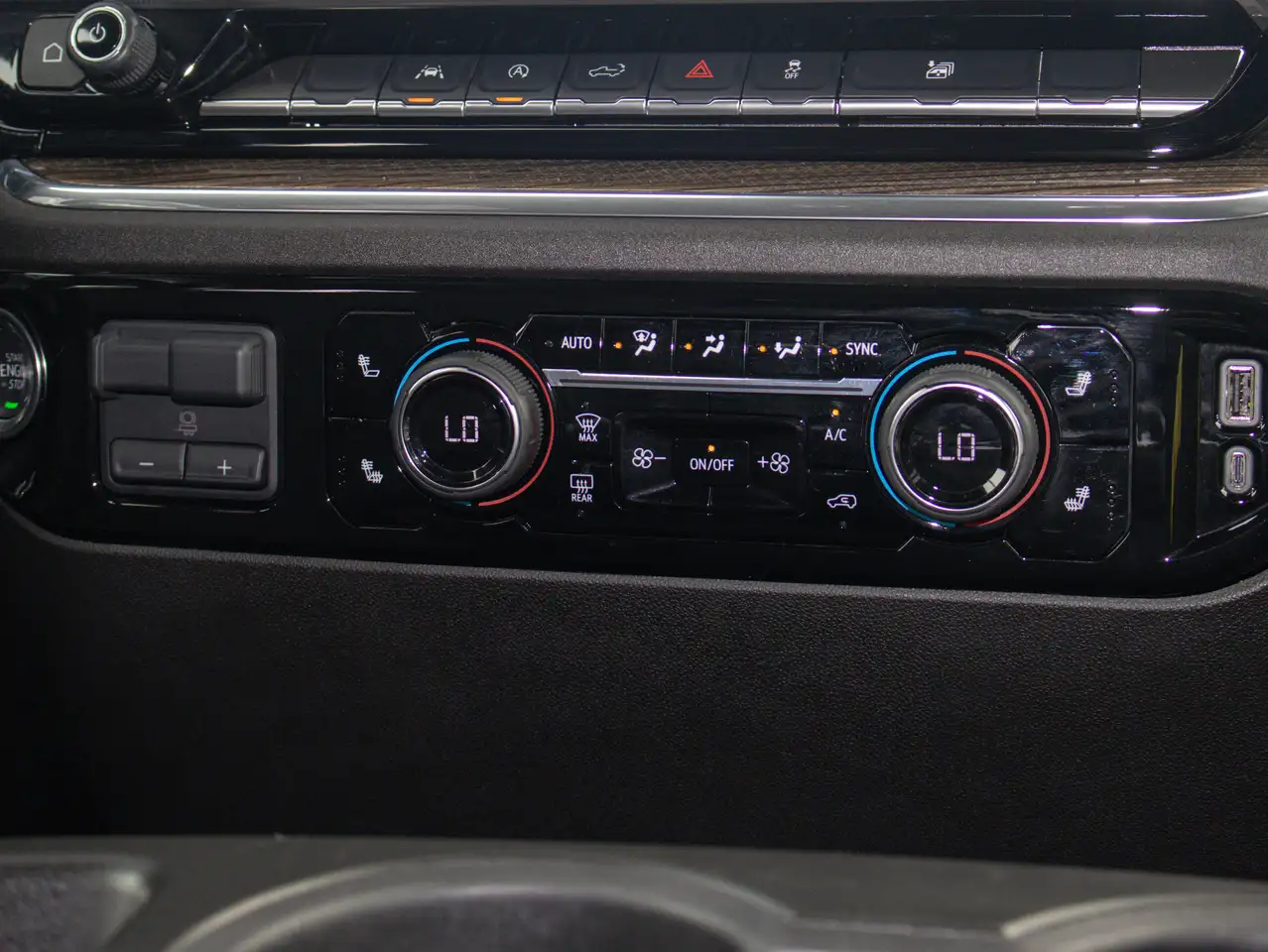 Chevrolet Silverado 1500 - Image 27