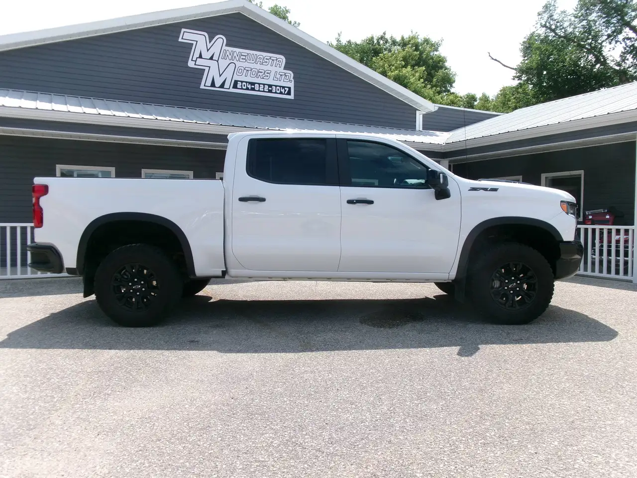 Chevrolet Silverado 1500 - Image 2