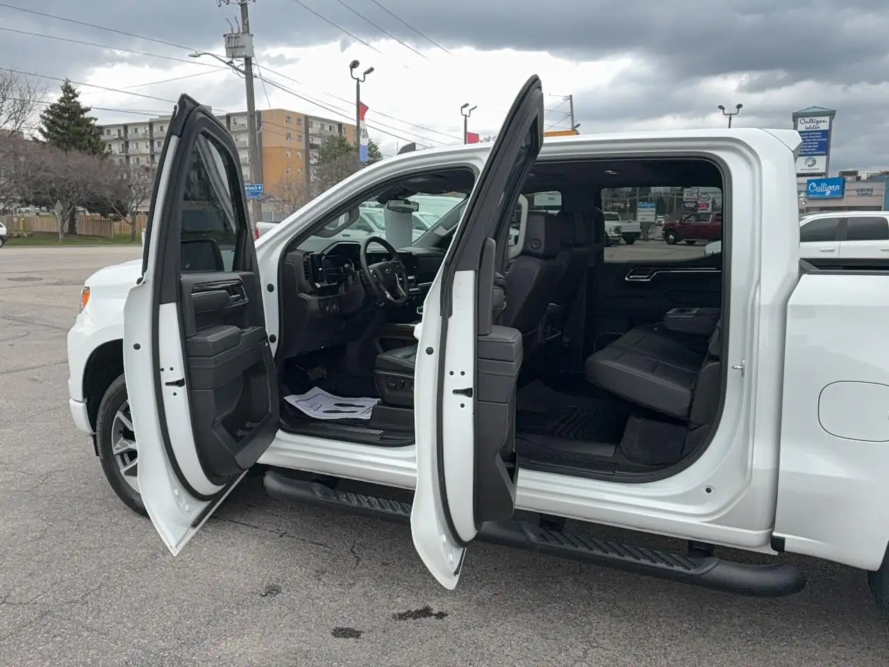Chevrolet Silverado 1500 - Image 9