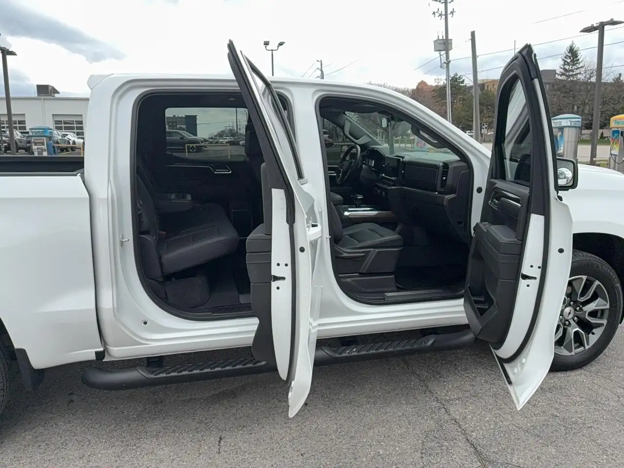 Chevrolet Silverado 1500 - Image 10