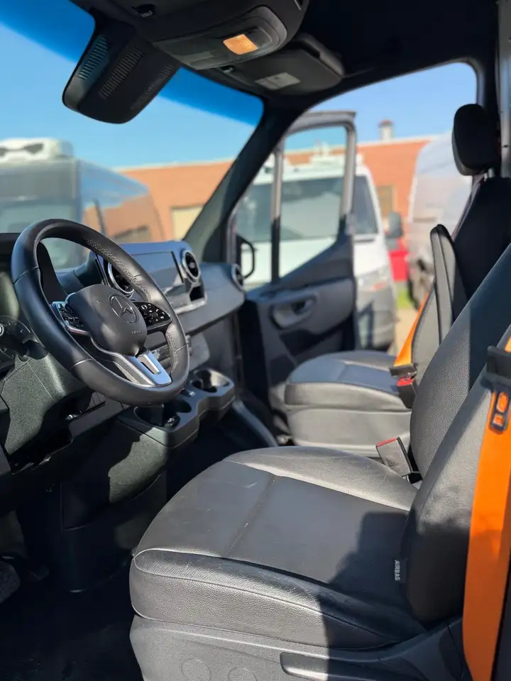 Mercedes-Benz Sprinter - Image 32