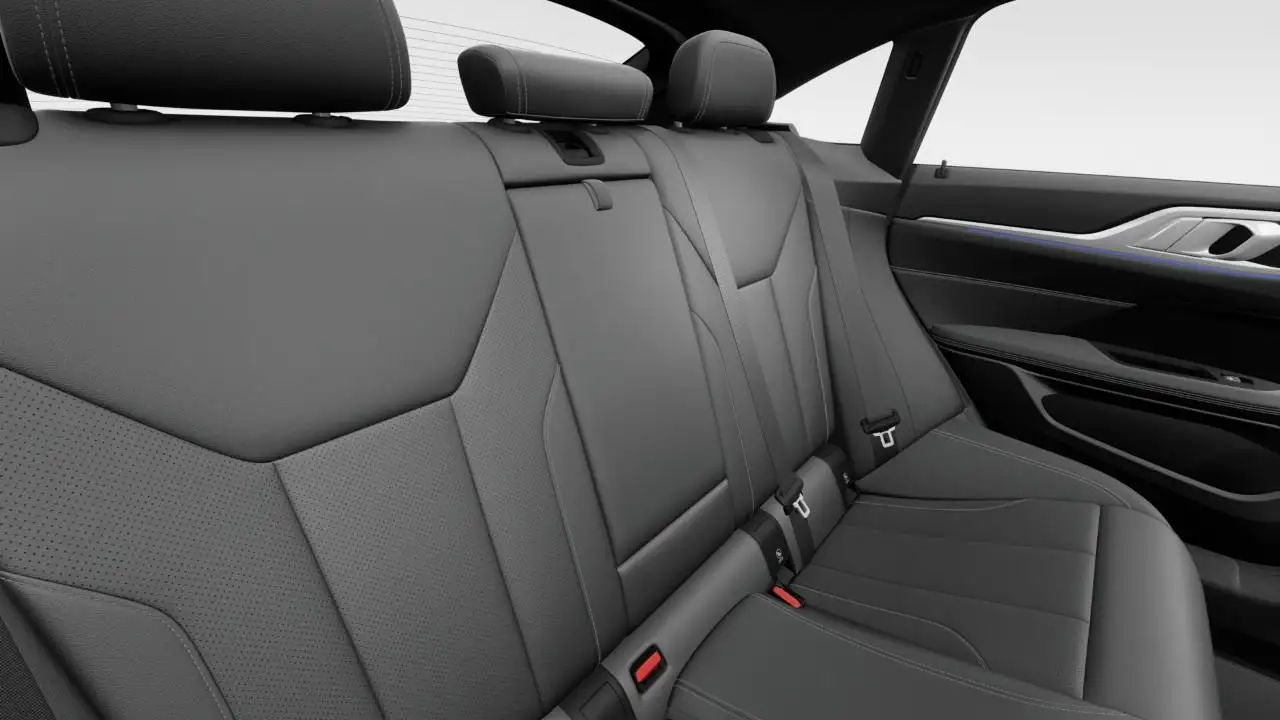 BMW i4 - Image 12