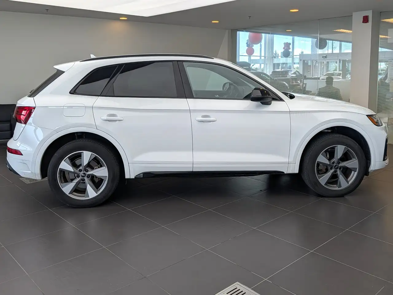 Audi Q5 - Image 2