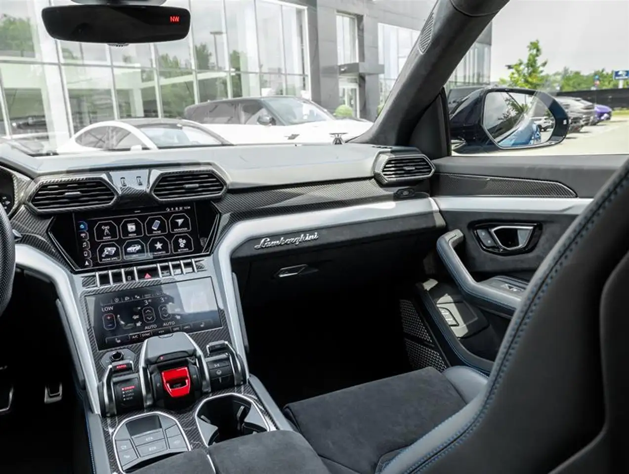 Lamborghini Urus - Image 39