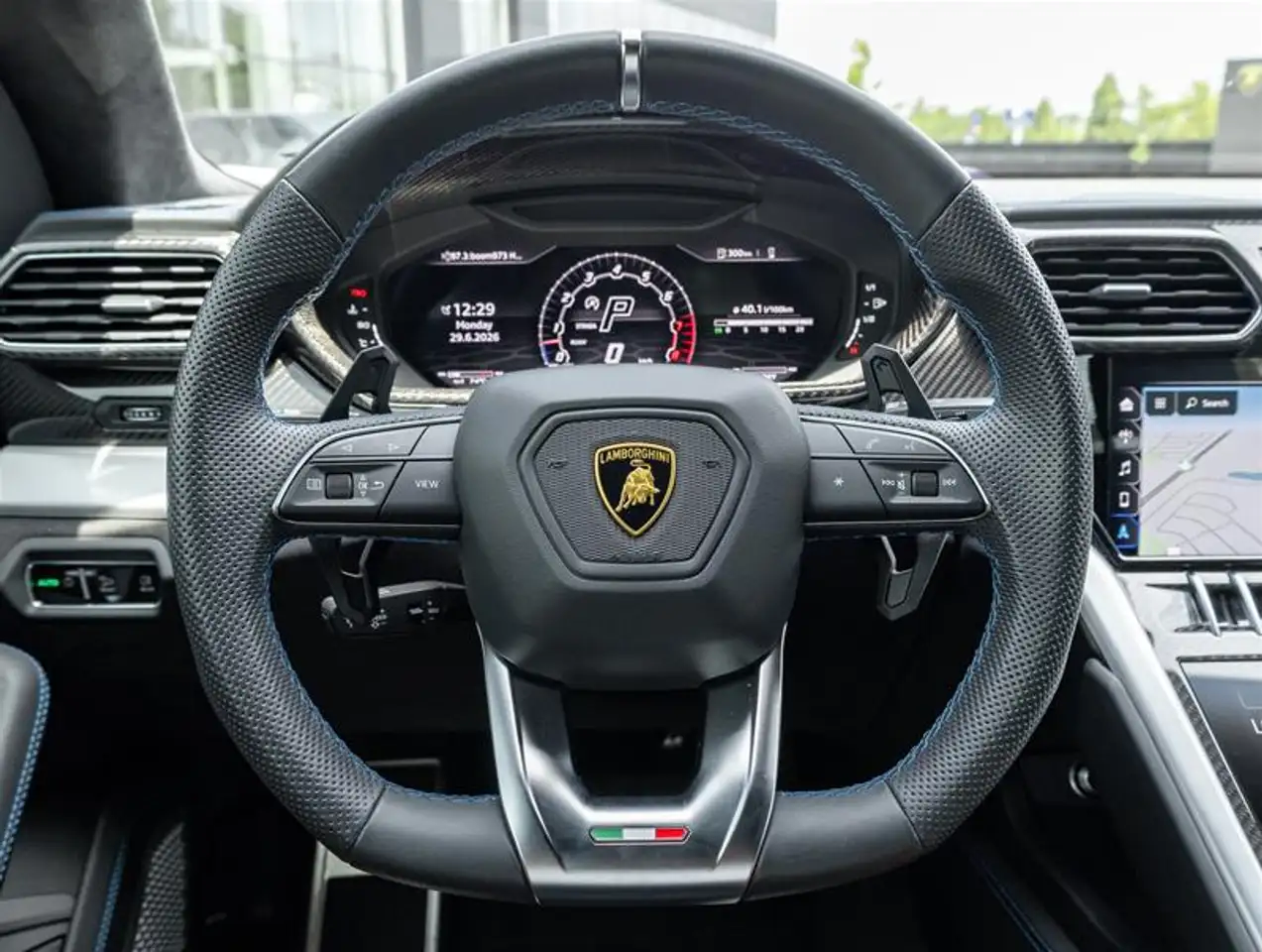 Lamborghini Urus - Image 2