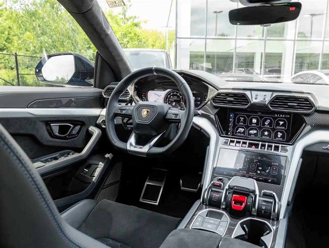 Lamborghini Urus - Image 38