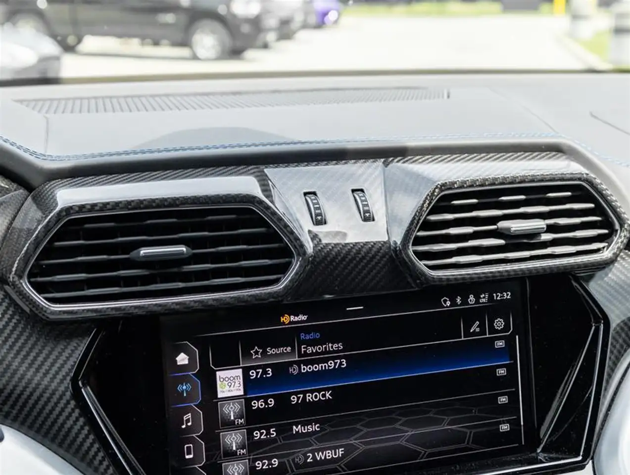 Lamborghini Urus - Image 28