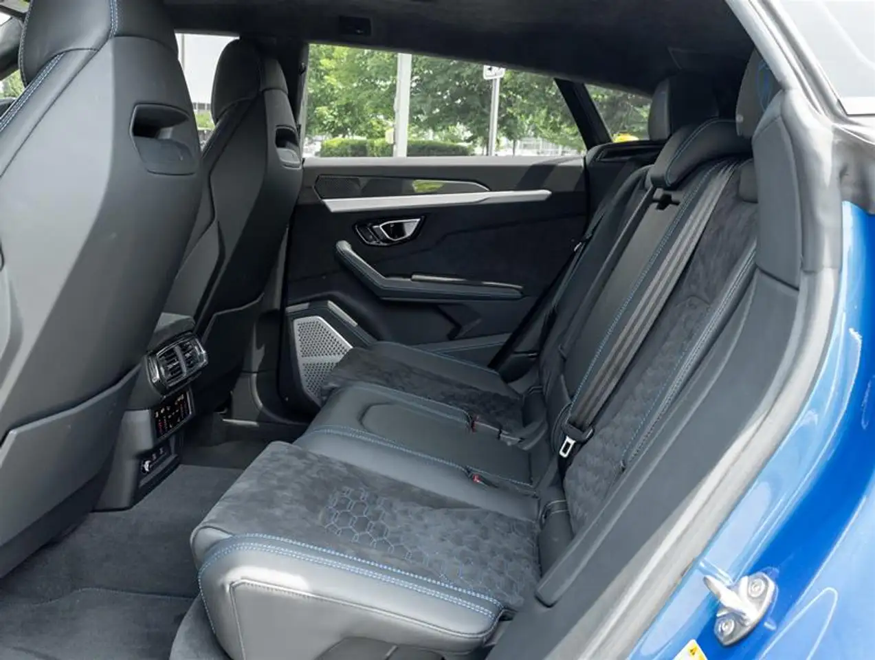 Lamborghini Urus - Image 34