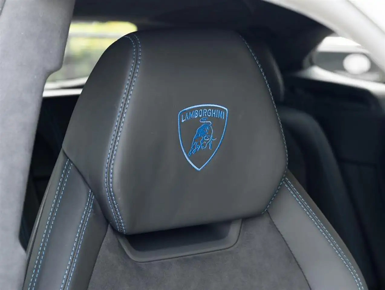 Lamborghini Urus - Image 33