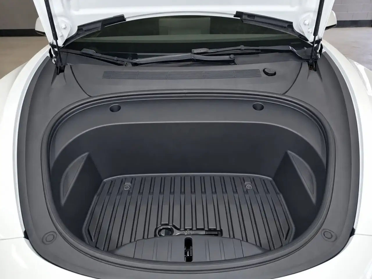 Tesla Model 3 - Image 20