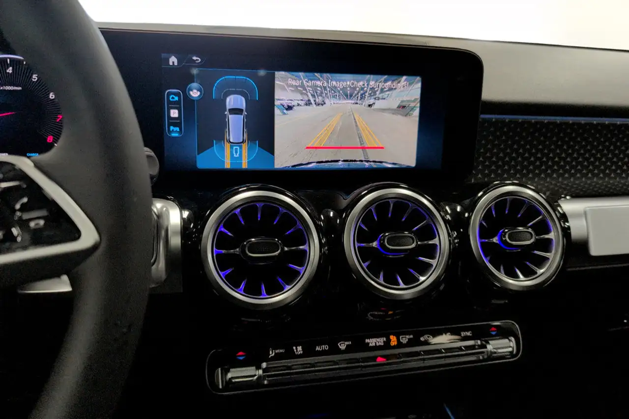 Mercedes-Benz GLB - Image 9