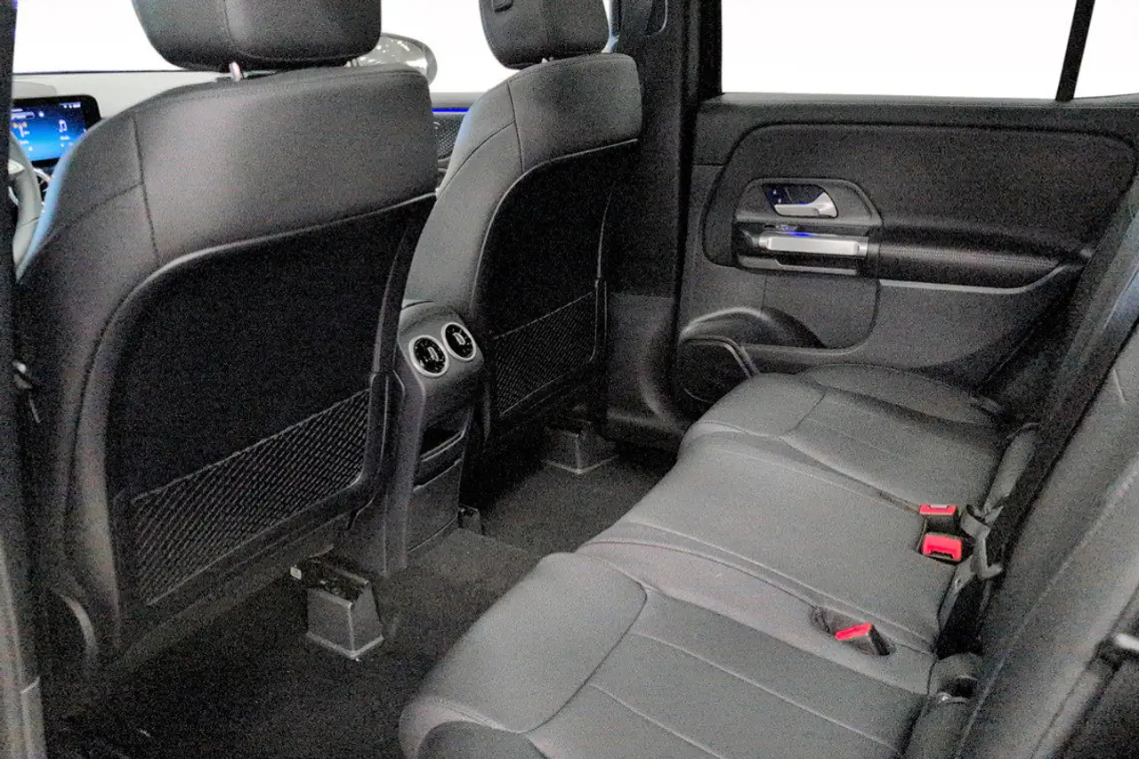 Mercedes-Benz GLB - Image 12