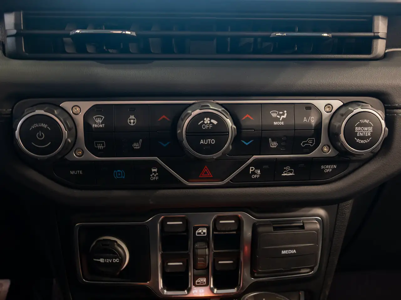 Jeep Wrangler - Image 13