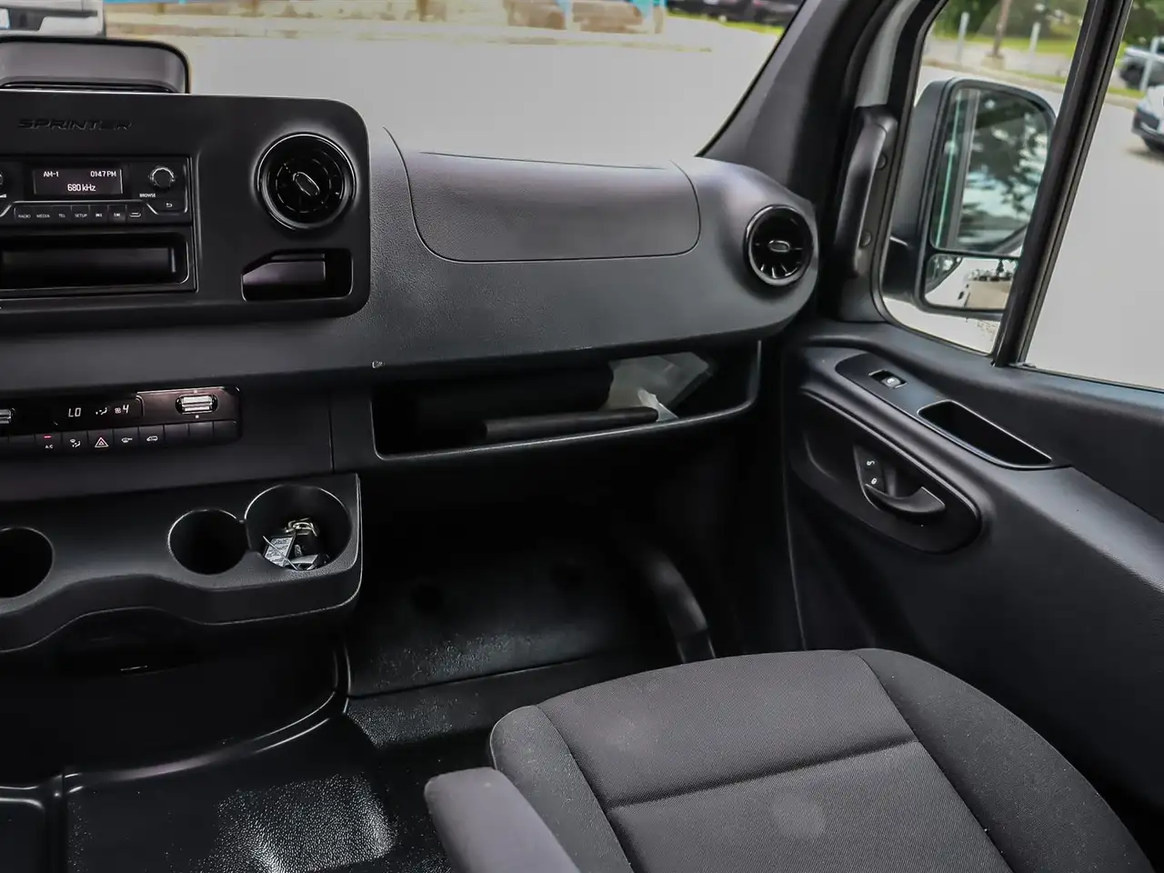Mercedes-Benz Sprinter - Image 15