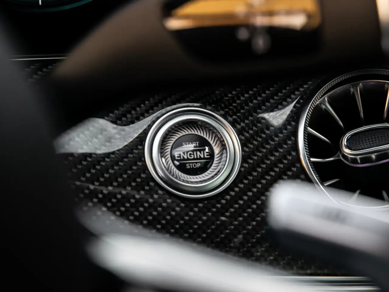 Mercedes-Benz E-Class - Image 22