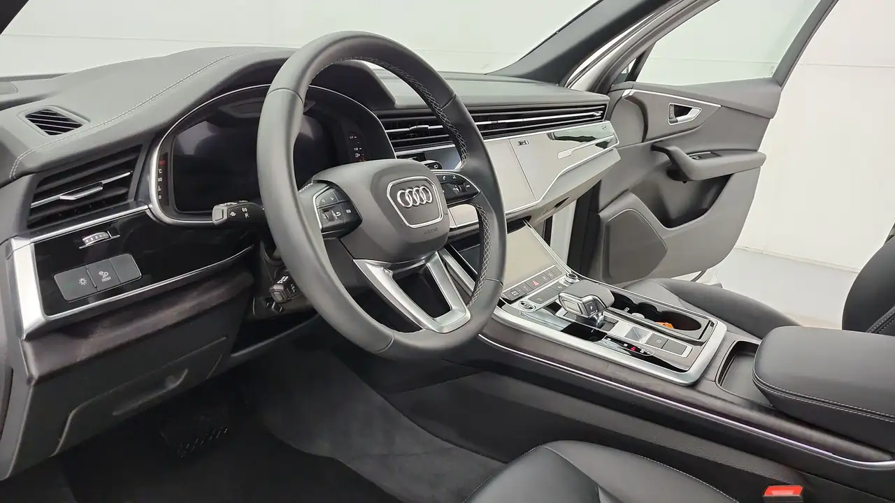 Audi Q7 - Image 13