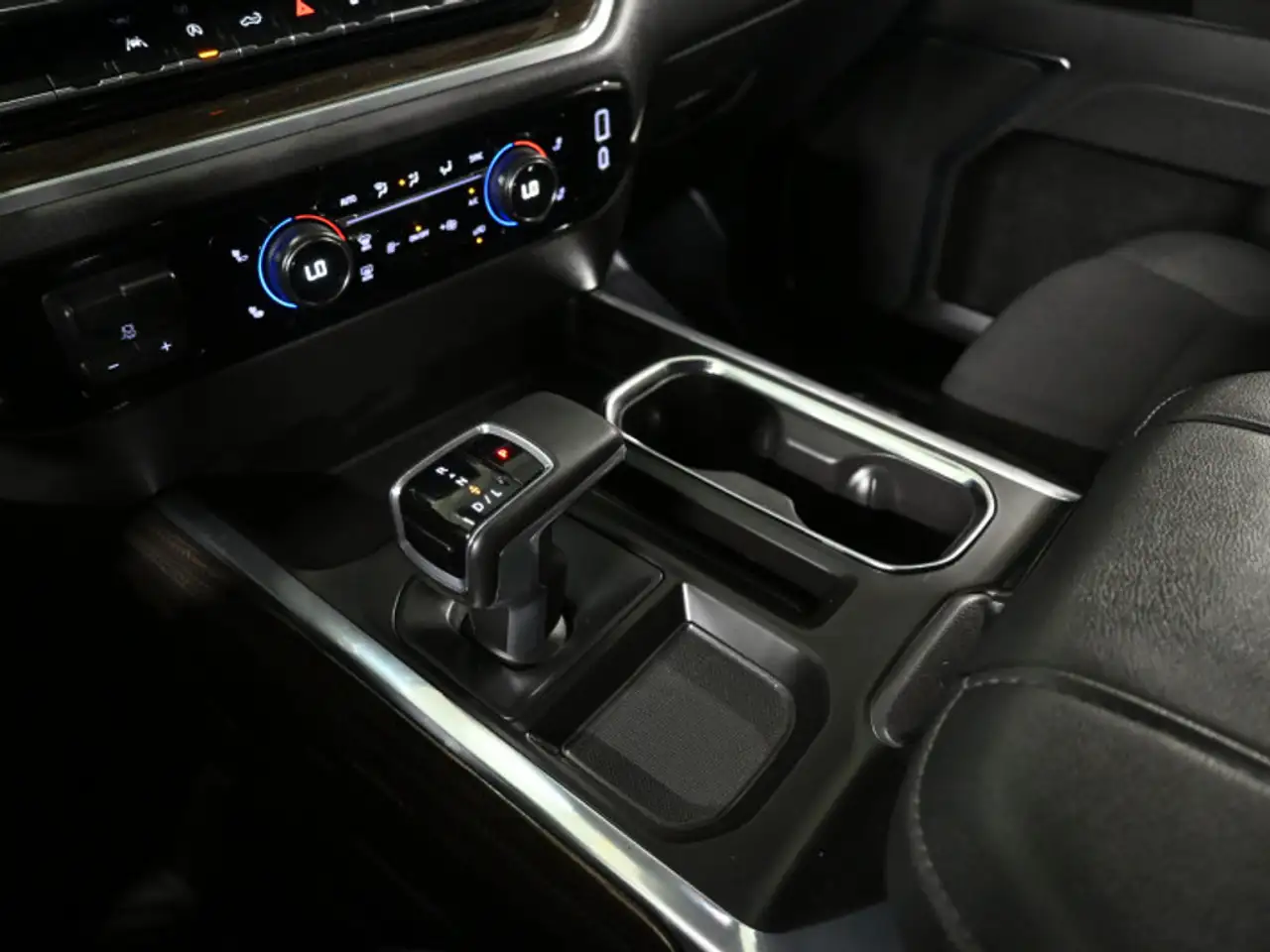 Chevrolet Silverado 1500 - Image 21