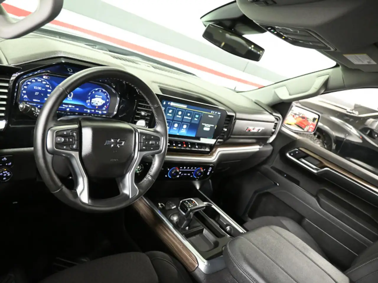 Chevrolet Silverado 1500 - Image 10