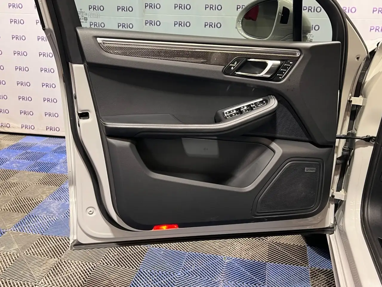Porsche Macan - Image 9