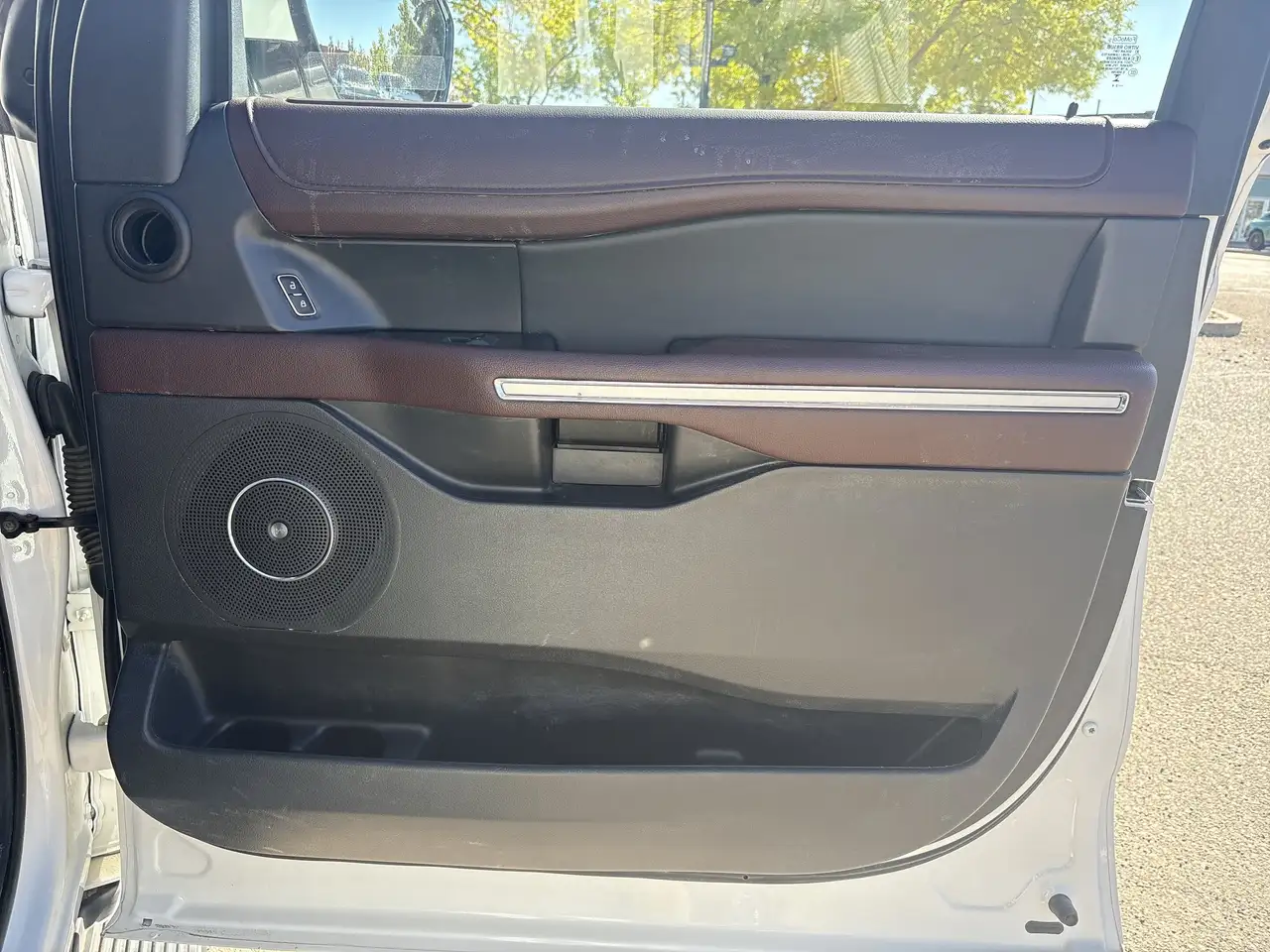Ford Expedition - Image 34