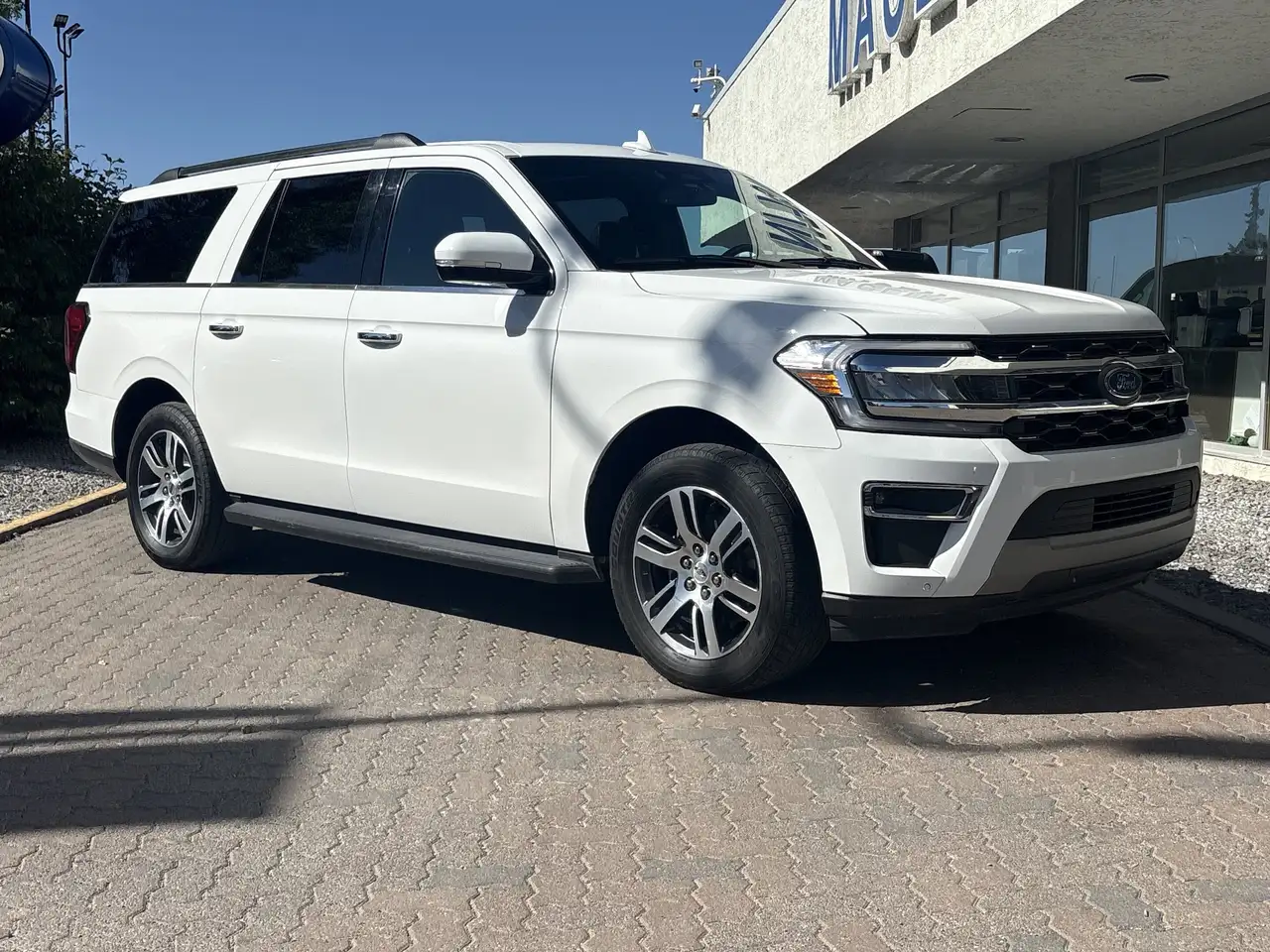 Ford Expedition - Image 2