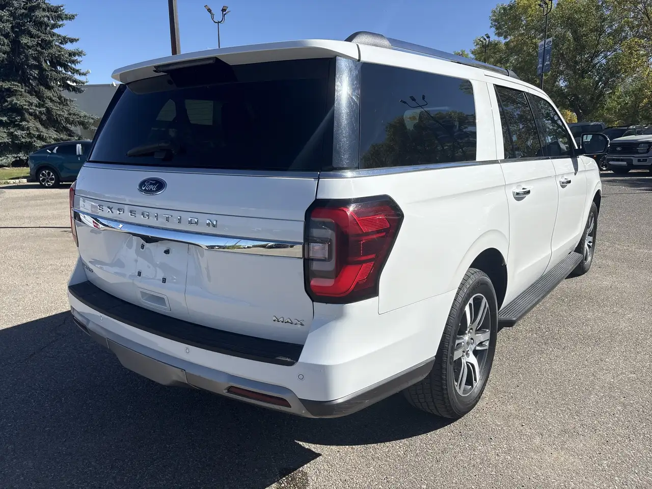 Ford Expedition - Image 11