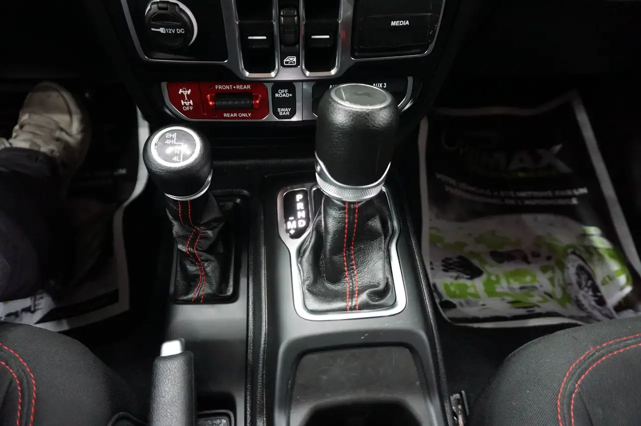 Jeep Wrangler - Image 30