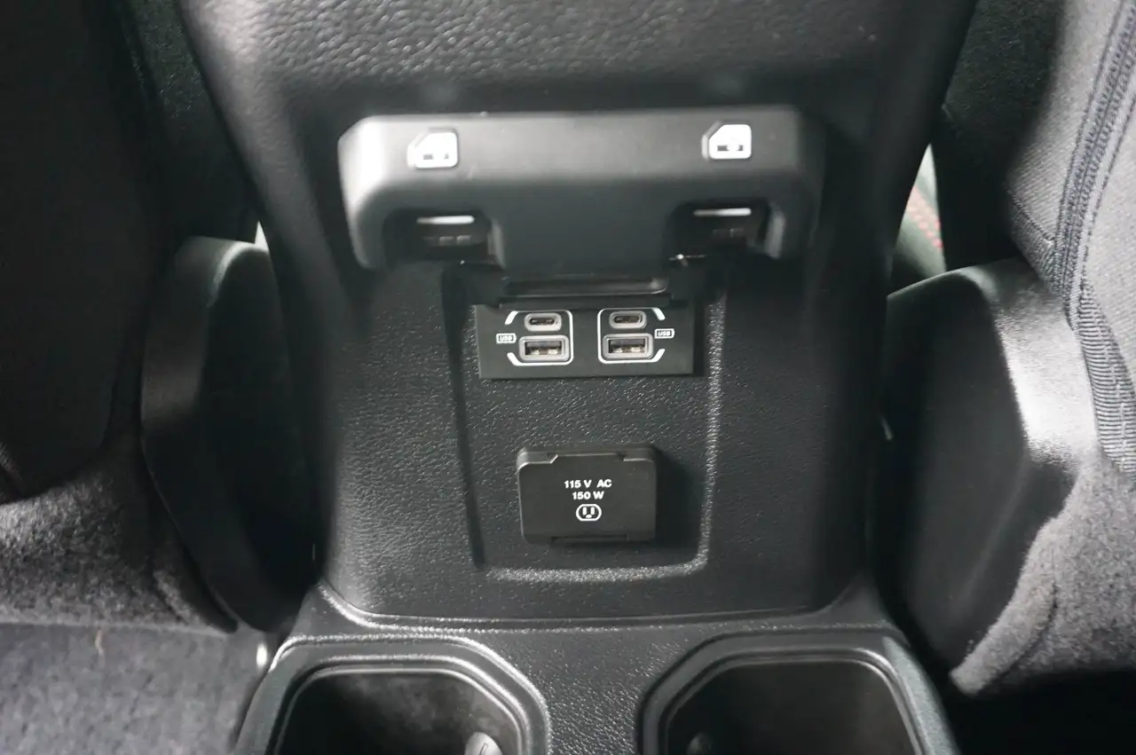 Jeep Wrangler - Image 40