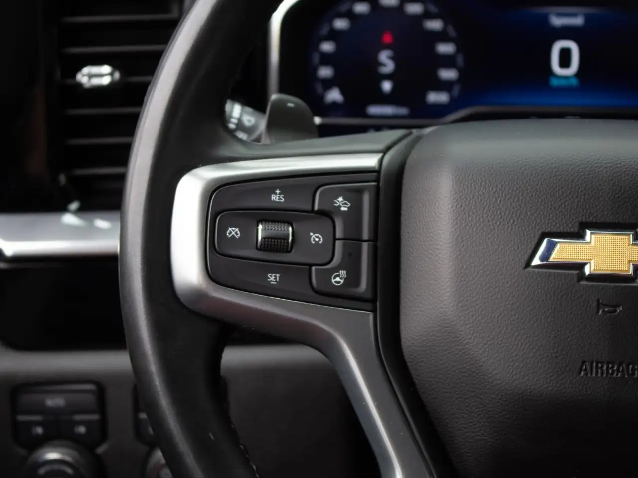 Chevrolet Silverado 1500 - Image 17