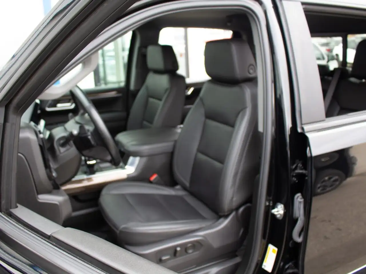 Chevrolet Silverado 1500 - Image 21