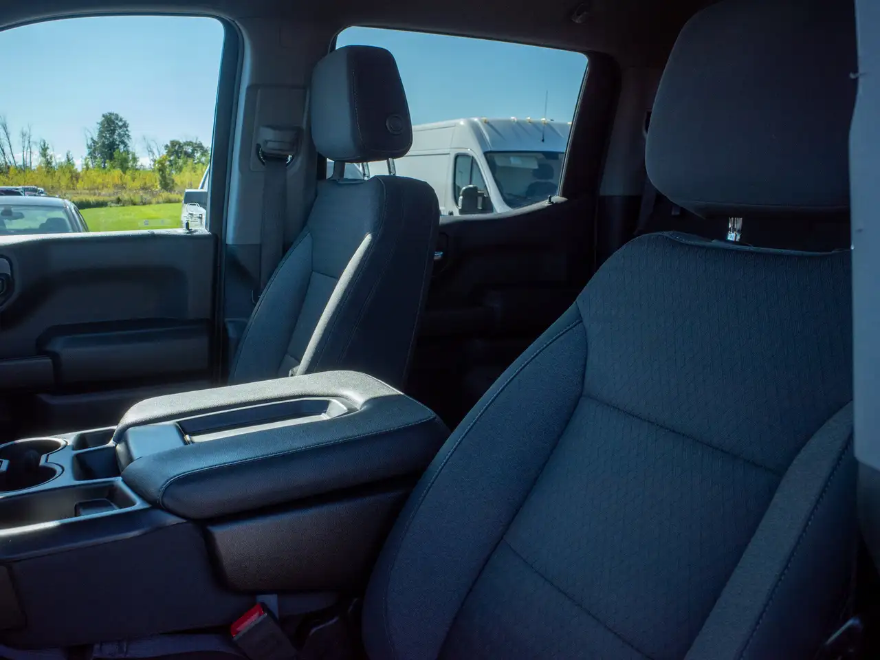 Chevrolet Silverado 1500 - Image 21