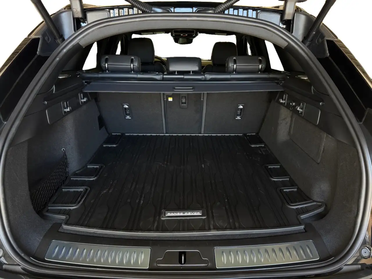 Land Rover Range Rover Velar - Image 24