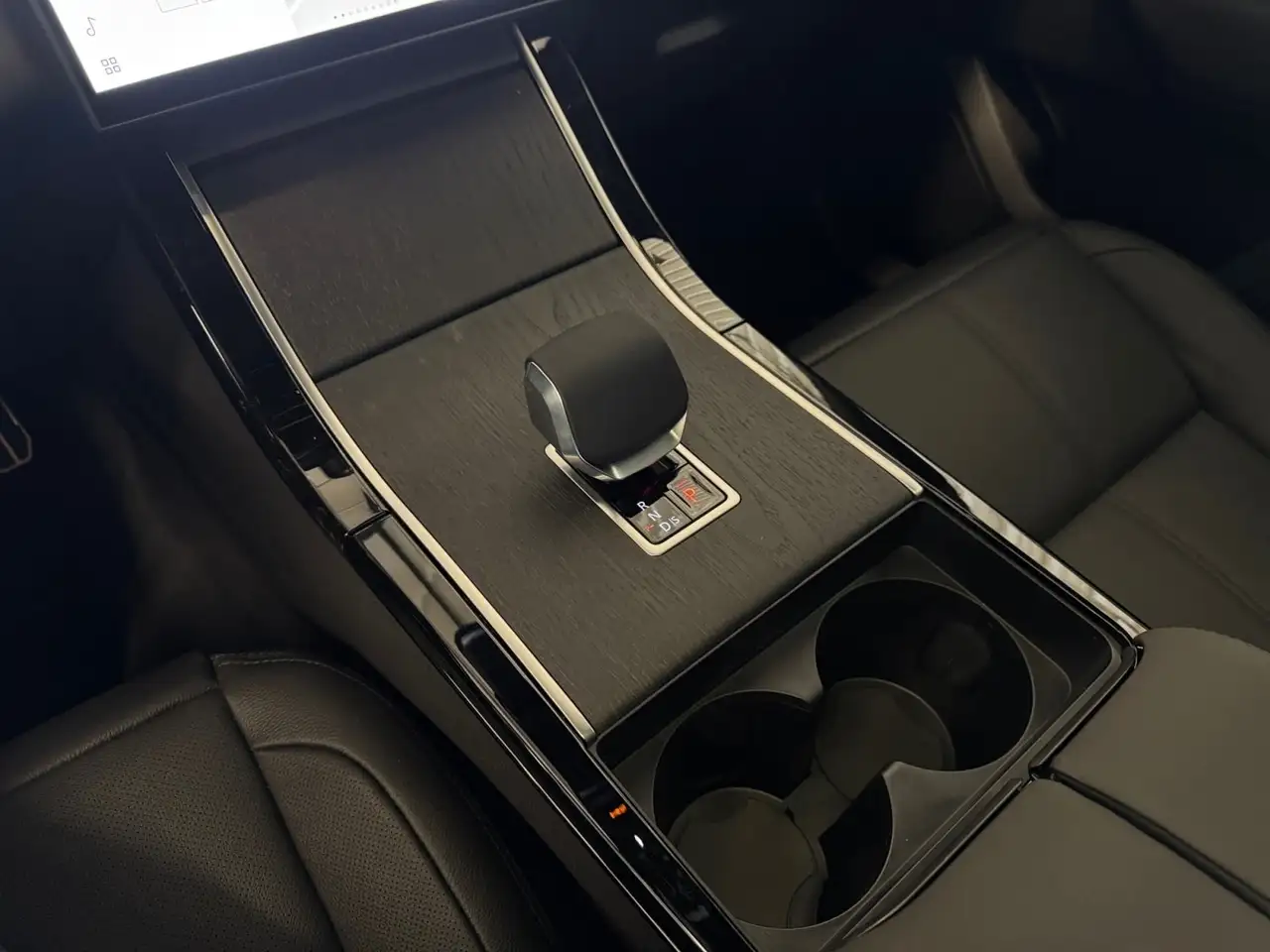 Land Rover Range Rover Velar - Image 15
