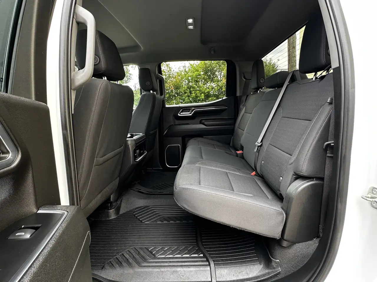 Chevrolet Silverado 1500 - Image 13