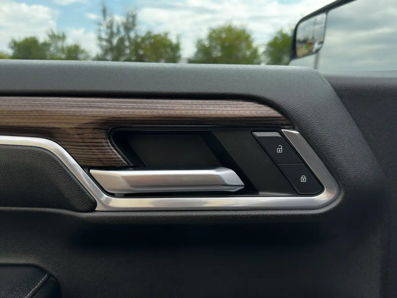 Chevrolet Silverado 1500 - Image 10