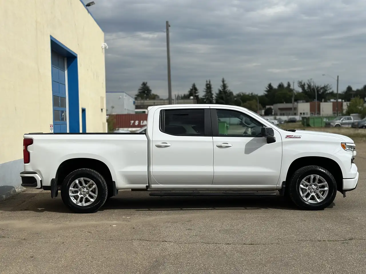 Chevrolet Silverado 1500 - Image 2