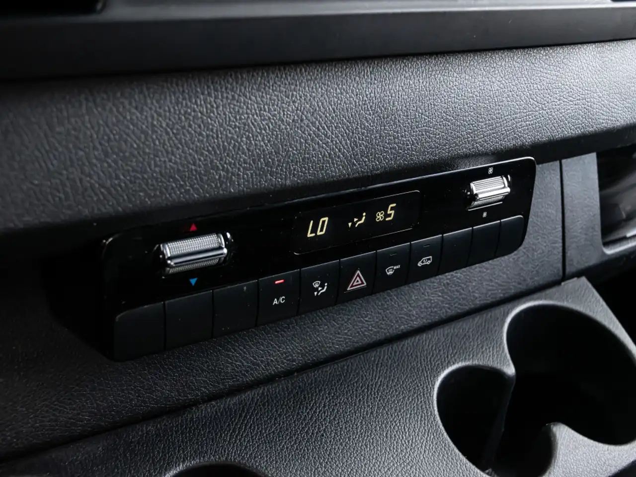 Mercedes-Benz Sprinter - Image 17