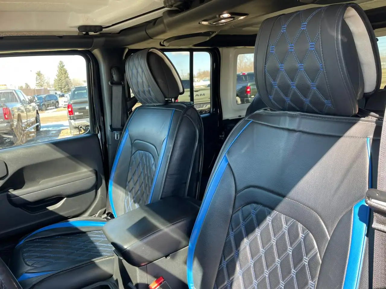 Jeep Wrangler - Image 10
