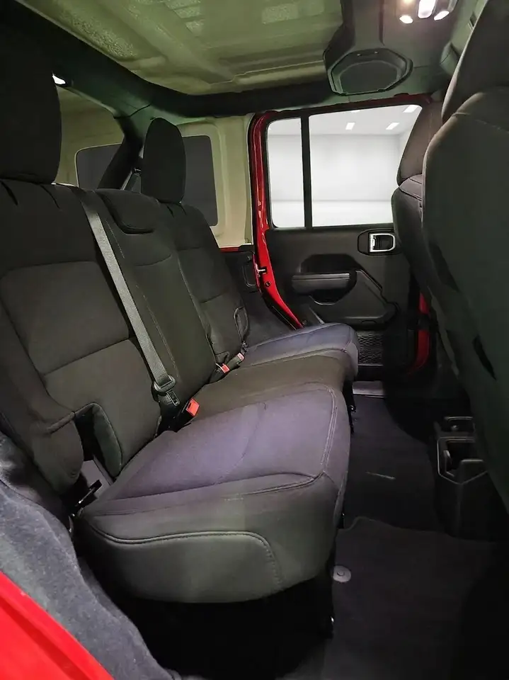 Jeep Wrangler - Image 15