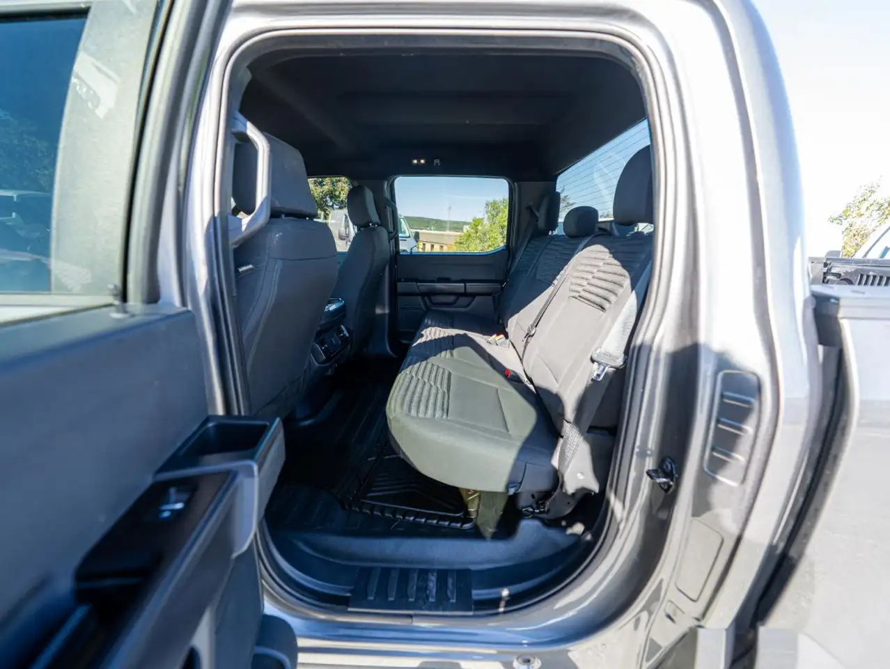 Ford F-150 - Image 12
