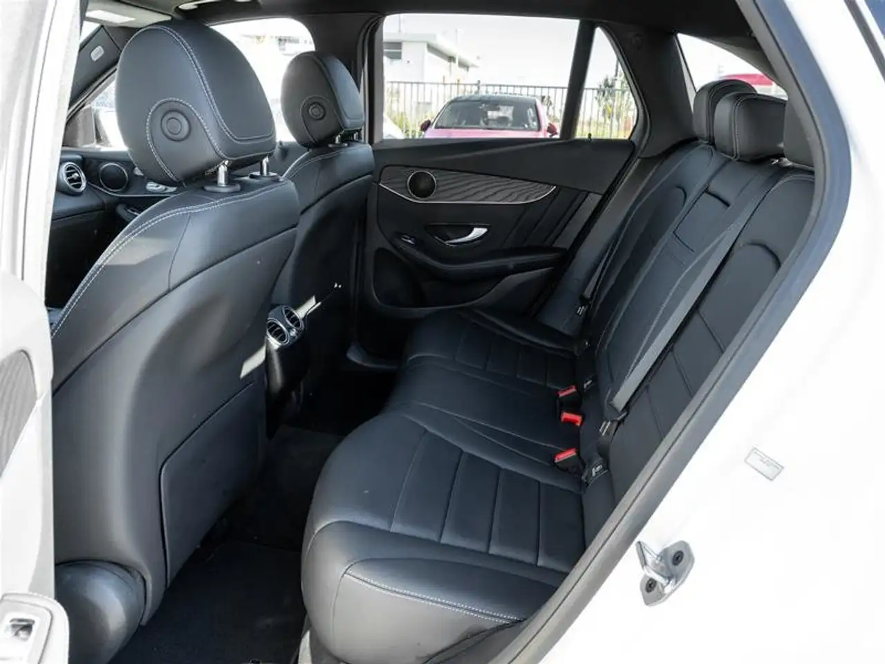 Mercedes-Benz GLC - Image 27