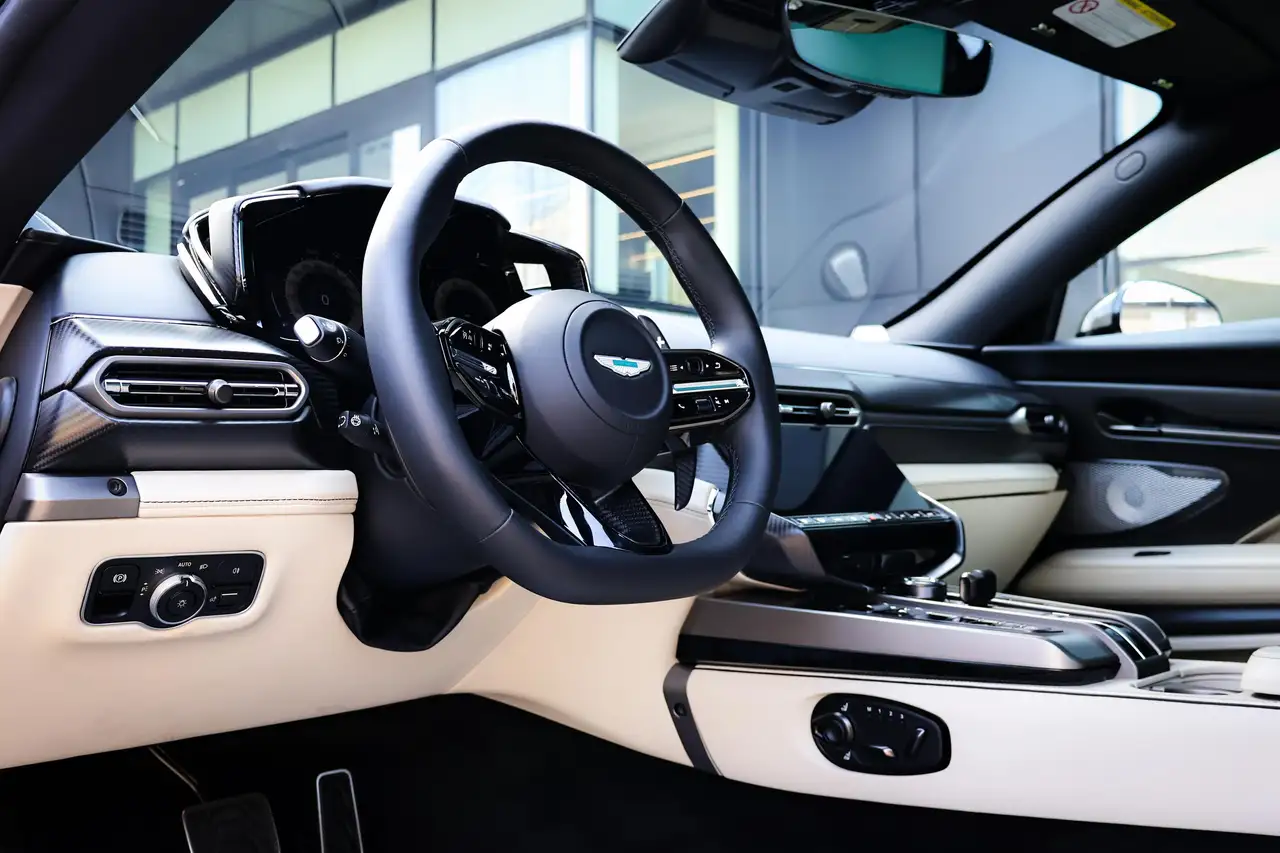 Aston Martin Vanquish - Image 24