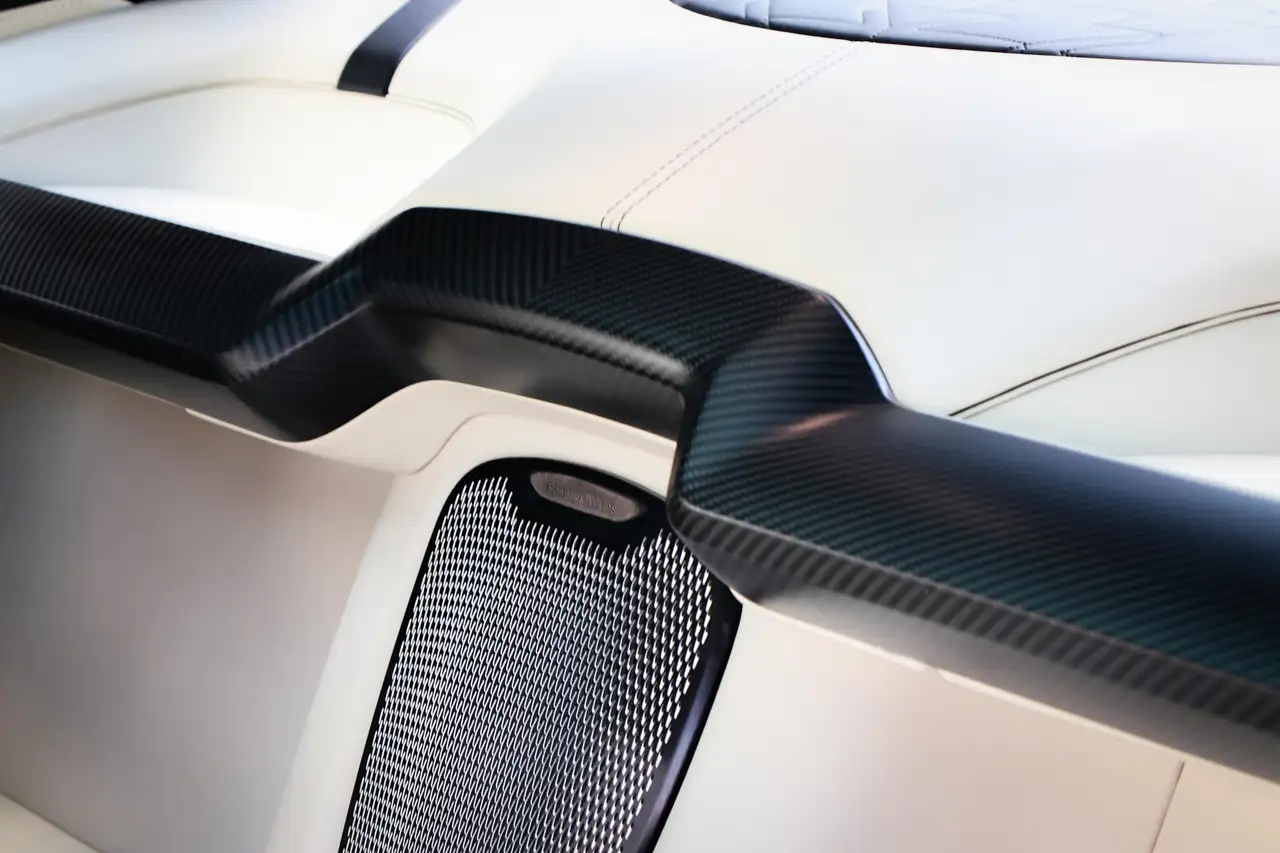 Aston Martin Vanquish - Image 14