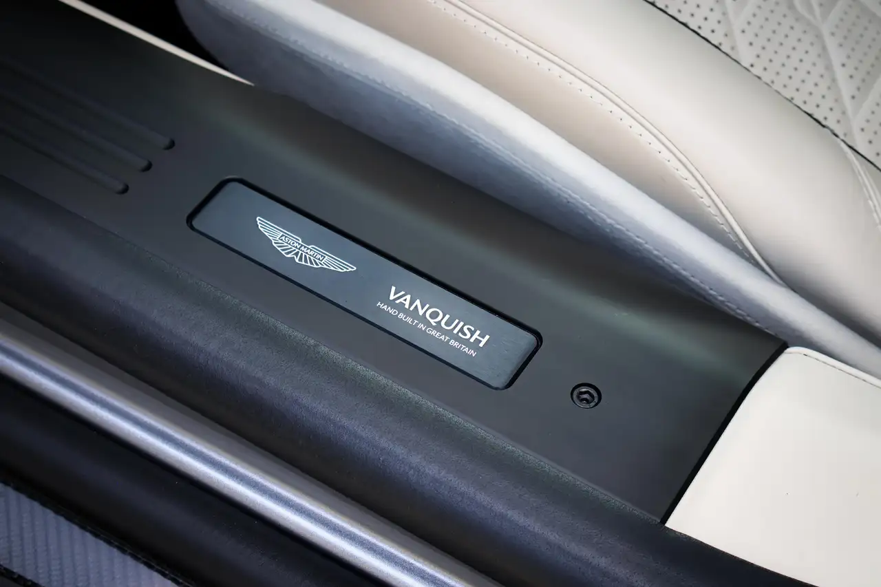 Aston Martin Vanquish - Image 15