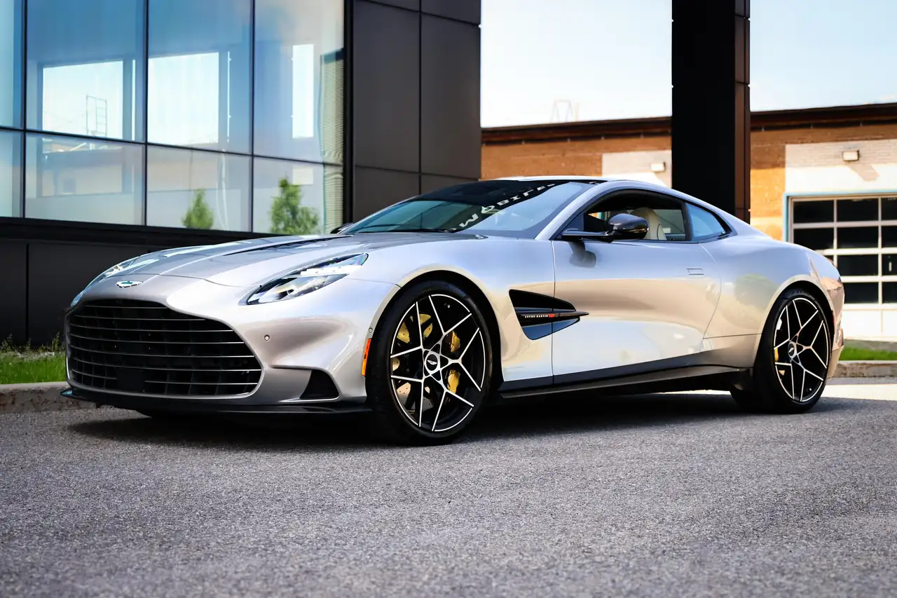 Aston Martin Vanquish - Image 18
