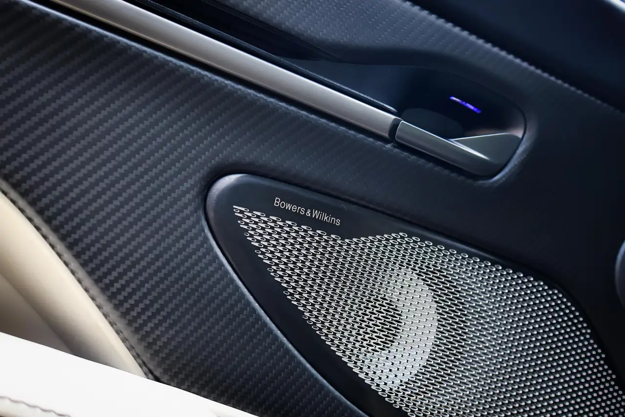Aston Martin Vanquish - Image 17